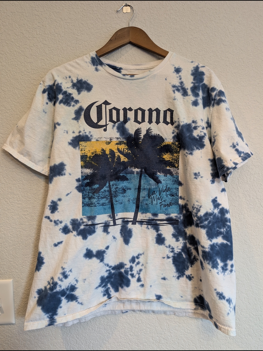 Corona Men's Sz XL Tie-Dye Blue and Yellow Palm Beach Graphic Tee